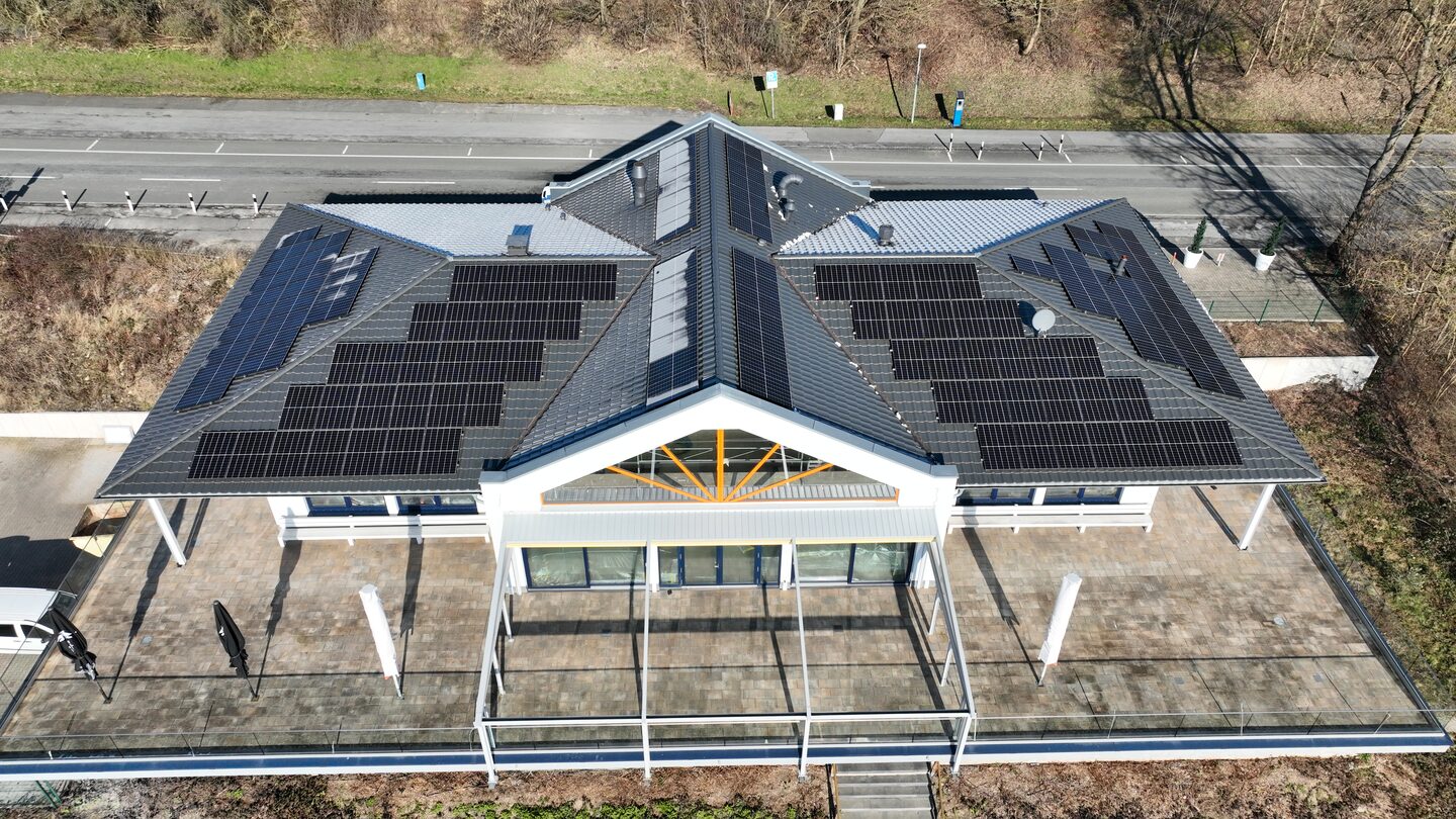 Photovoltaikanlage auf einem Gewerbedach